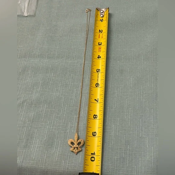 Fleur de Lis Pendant- 14 KT yellow gold - Picture 3 of 4